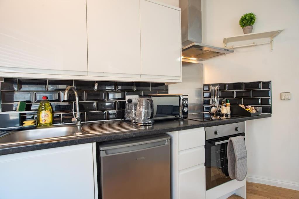Watford Serviced 2 Apartment *